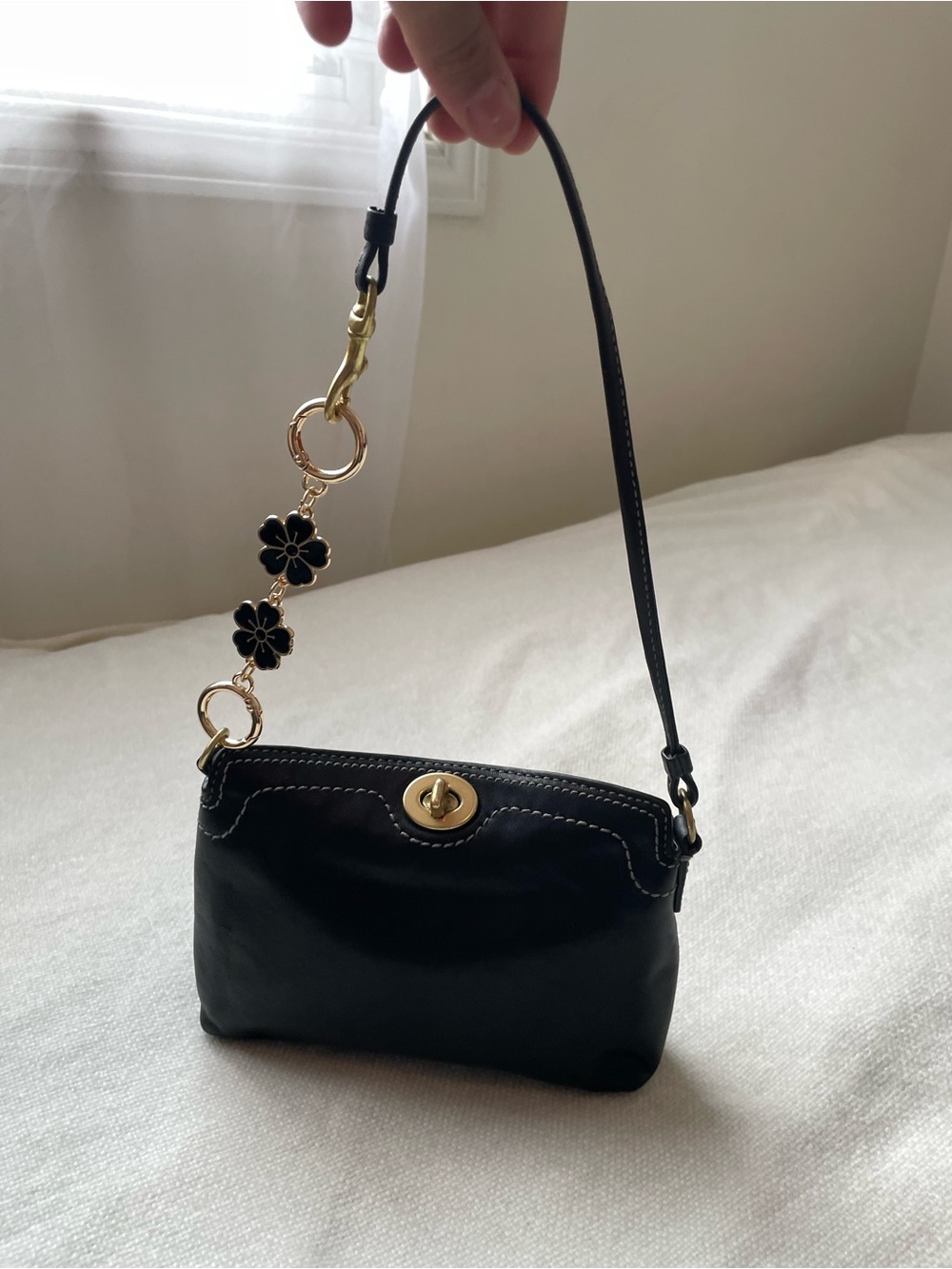 SOLD🖤 - Picture 2 of 4